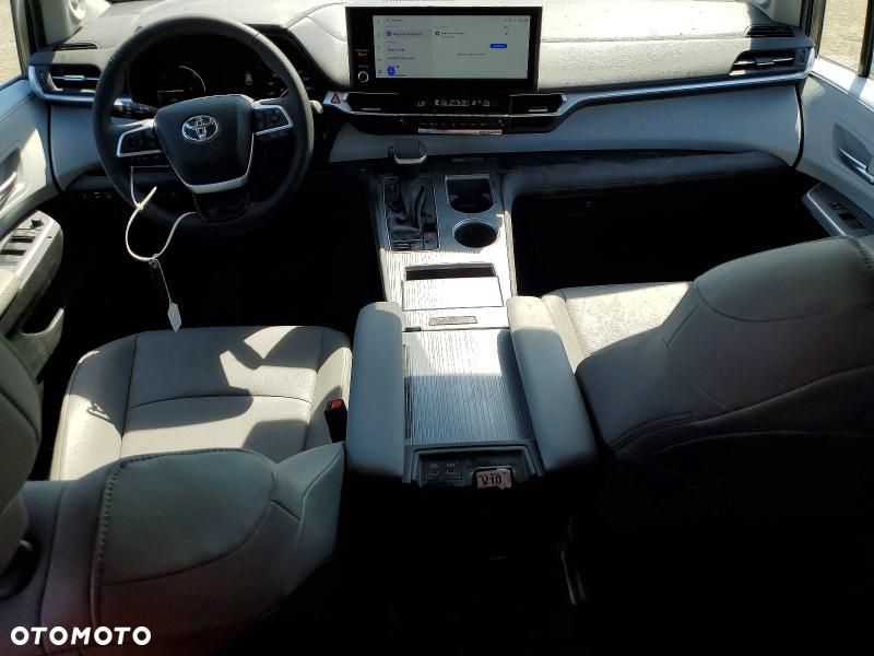Toyota Sienna - 8