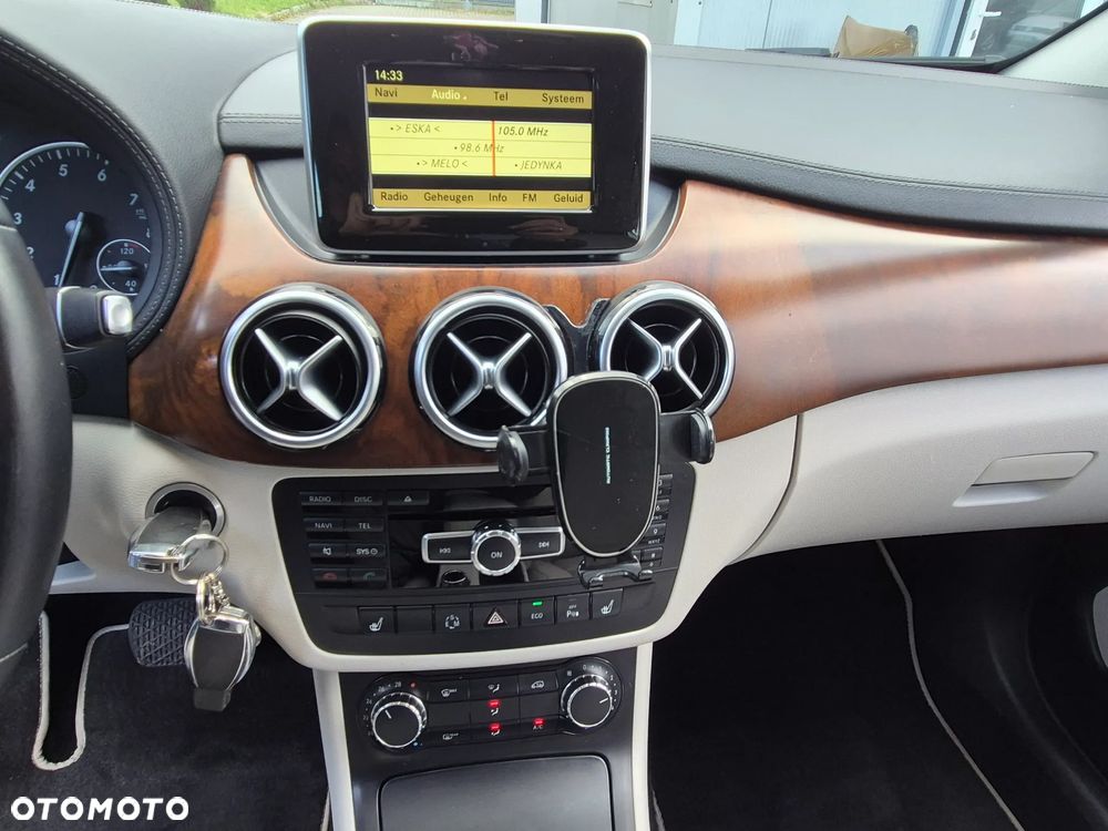 Mercedes-Benz Klasa B 180 7G-DCT UrbanStyle Edition - 37