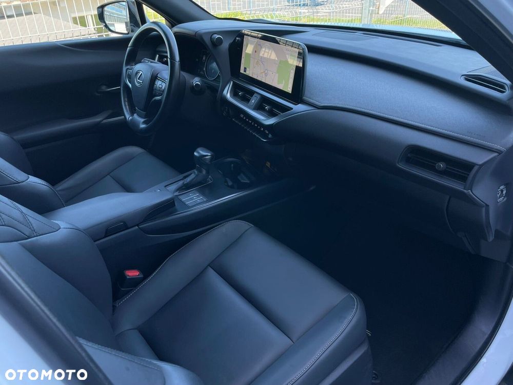 Lexus UX - 21