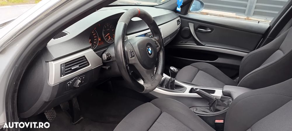 BMW Seria 3 325xi - 24