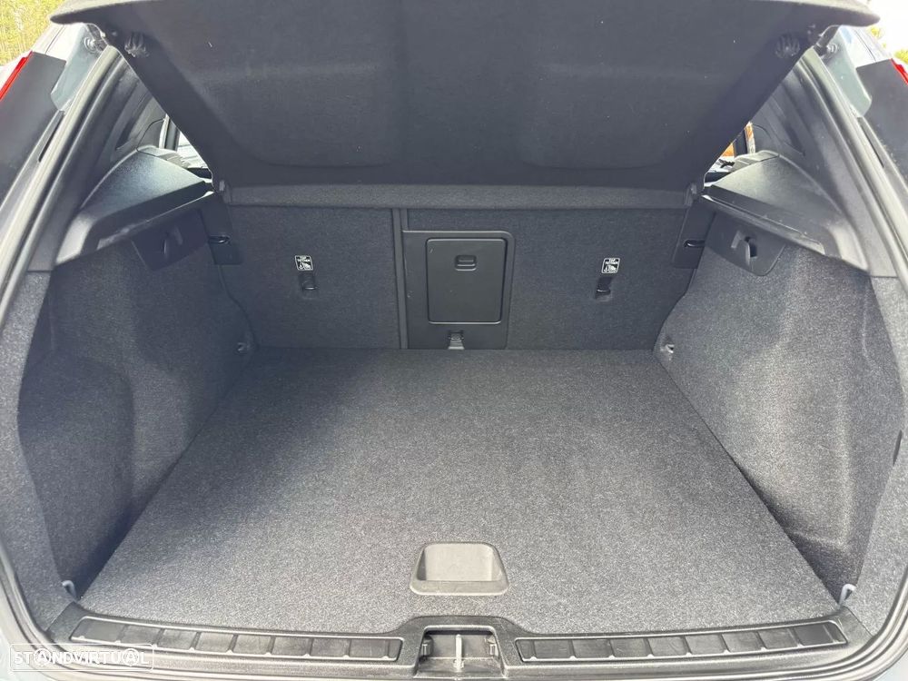 Volvo XC 40 Recharge Core - 37