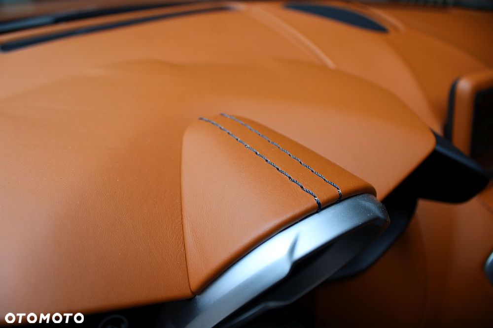 Aston Martin Vantage - 19