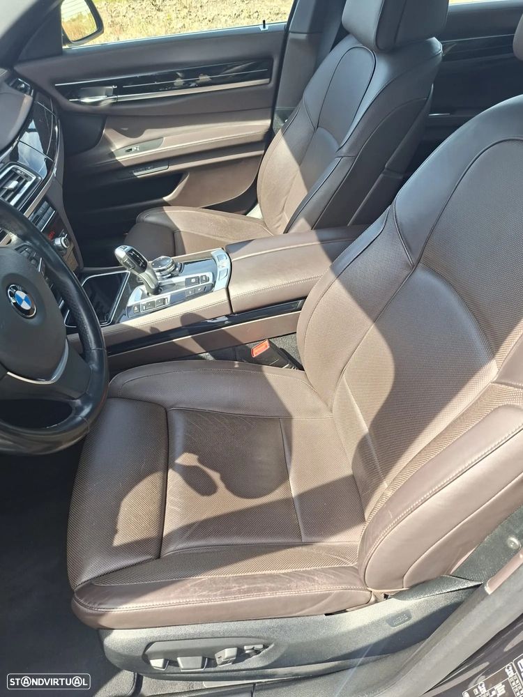 BMW 740 d Pack M - 9