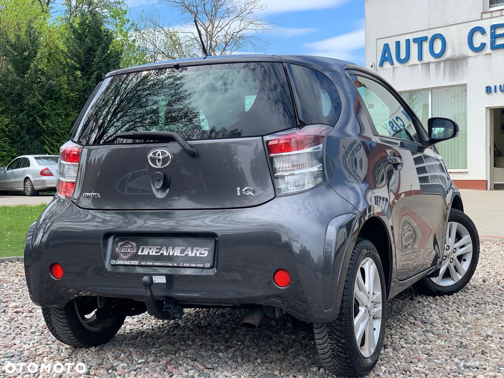 Toyota iQ - 12