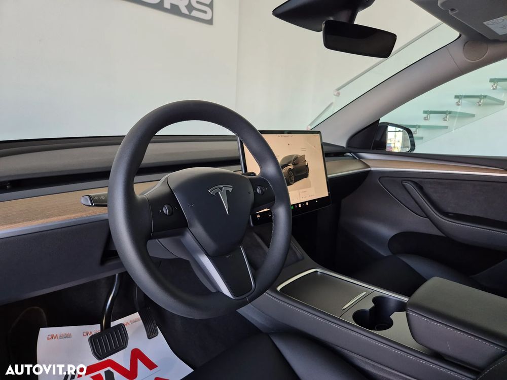 Tesla Model Y Long Range Dual Motor AWD - 8
