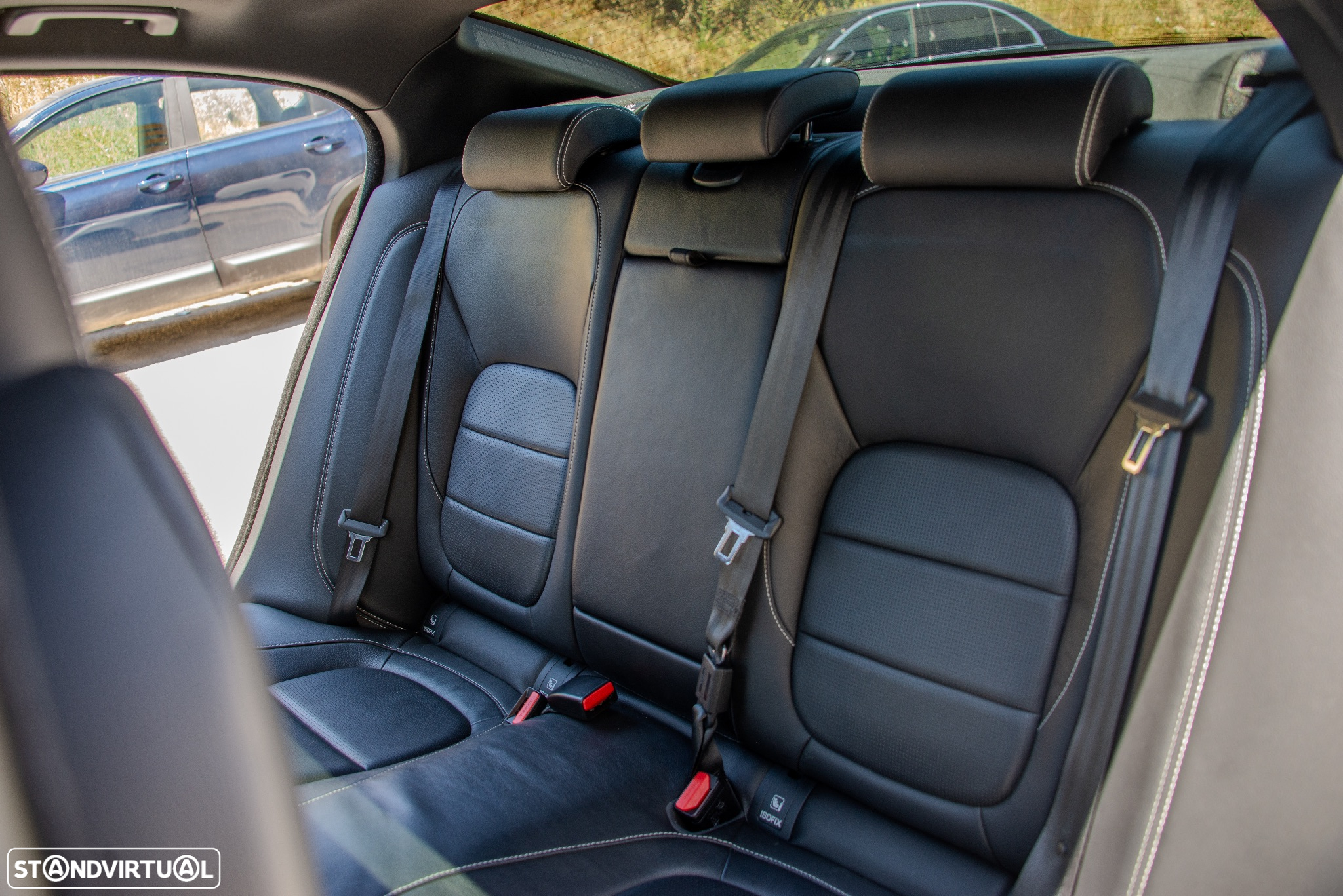 Jaguar XE 2.0 D R-Sport AWD Aut. - 29