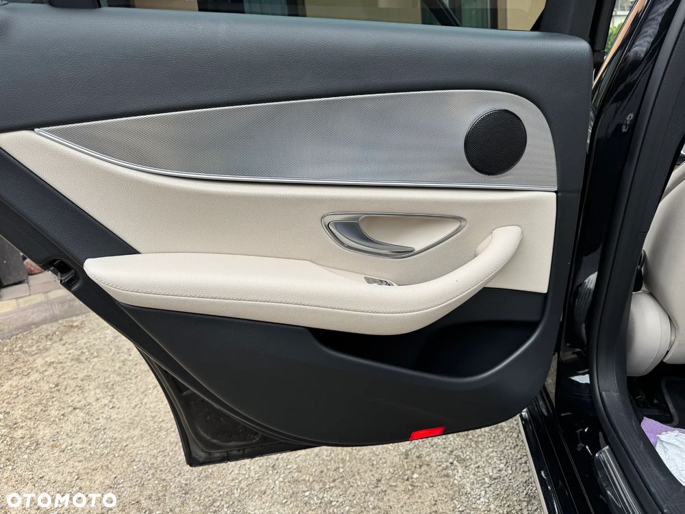 Mercedes-Benz Klasa E 220 d 4-Matic Avantgarde - 23