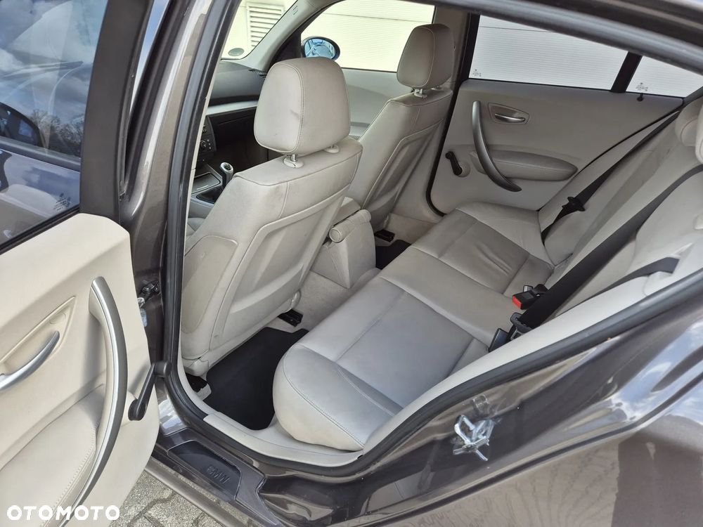 BMW Seria 1 116i - 25