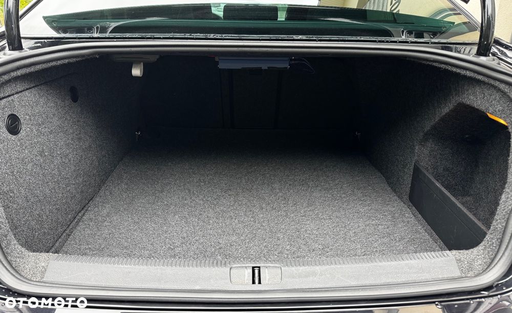 Volkswagen Passat 2.0 TDI BlueMotion Technology R-Line - 16