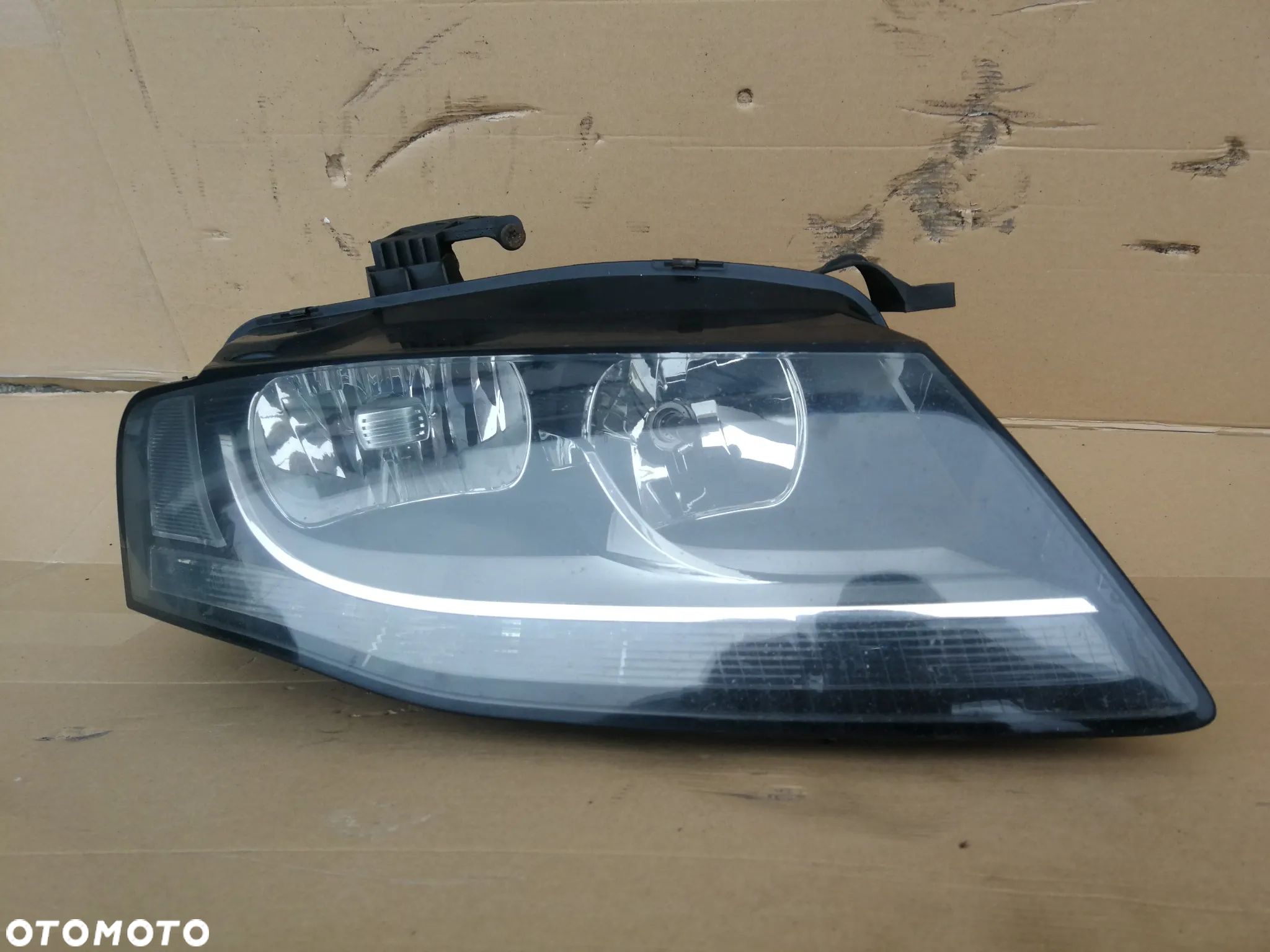 Audi A4 B8 lampa prawy przód 8K0941004A - 3
