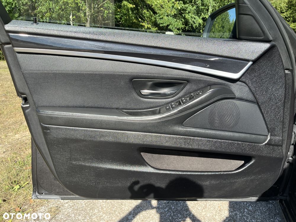 BMW Seria 5 523i - 29