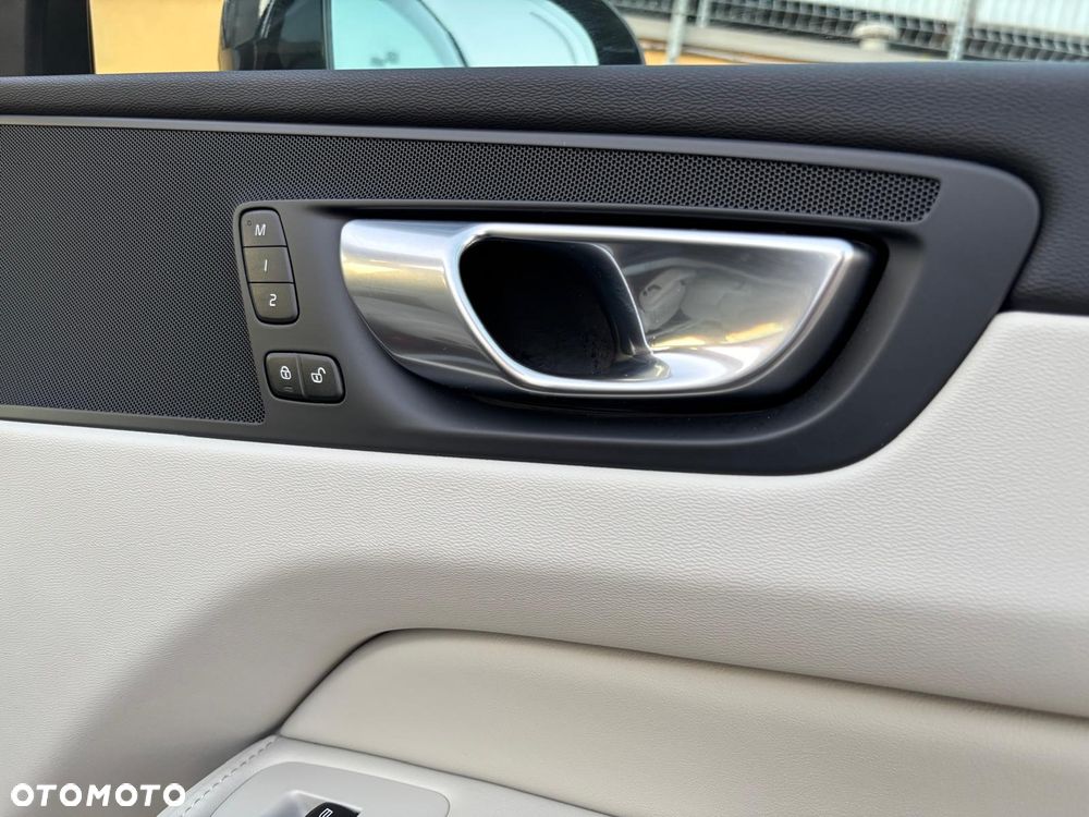 Volvo XC 60 T6 AWD Recharge Plus Bright - 20