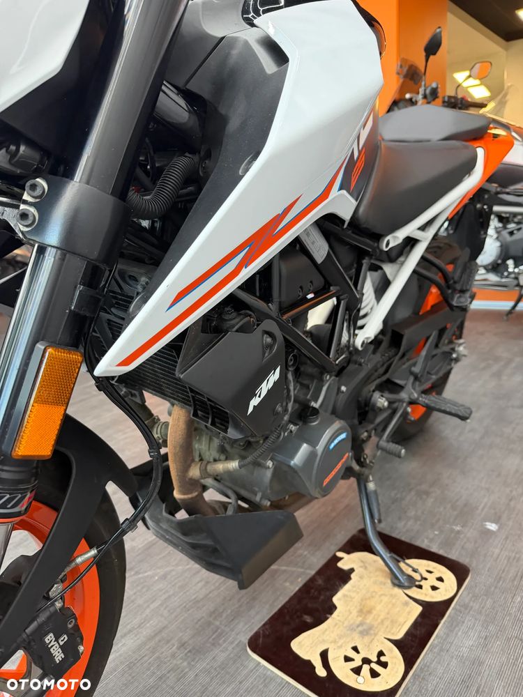 KTM Duke 125 - 24
