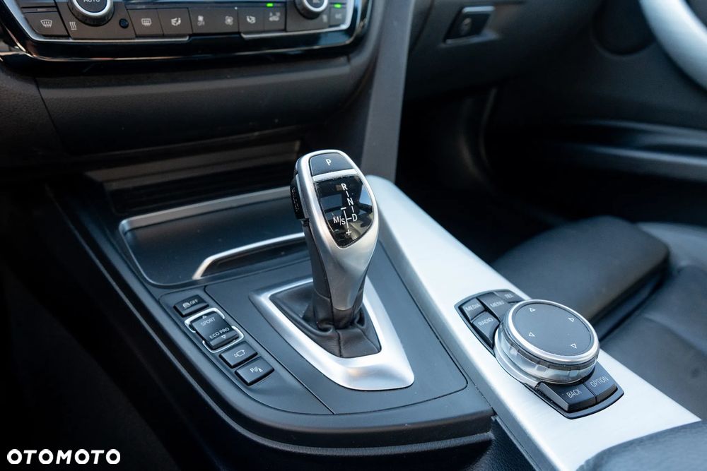 BMW Seria 3 320i xDrive Edition M Sport Shadow - 15