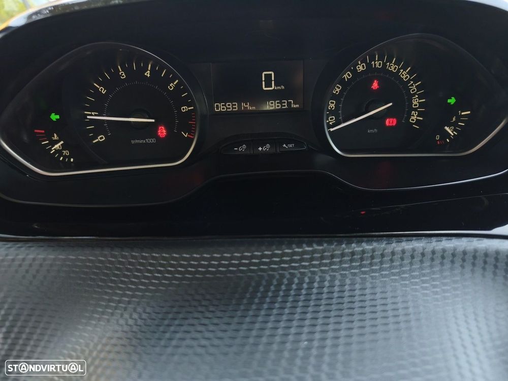 Peugeot 2008 1.2 PureTech Signature - 26