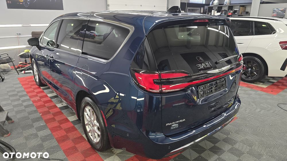 Chrysler Pacifica - 10