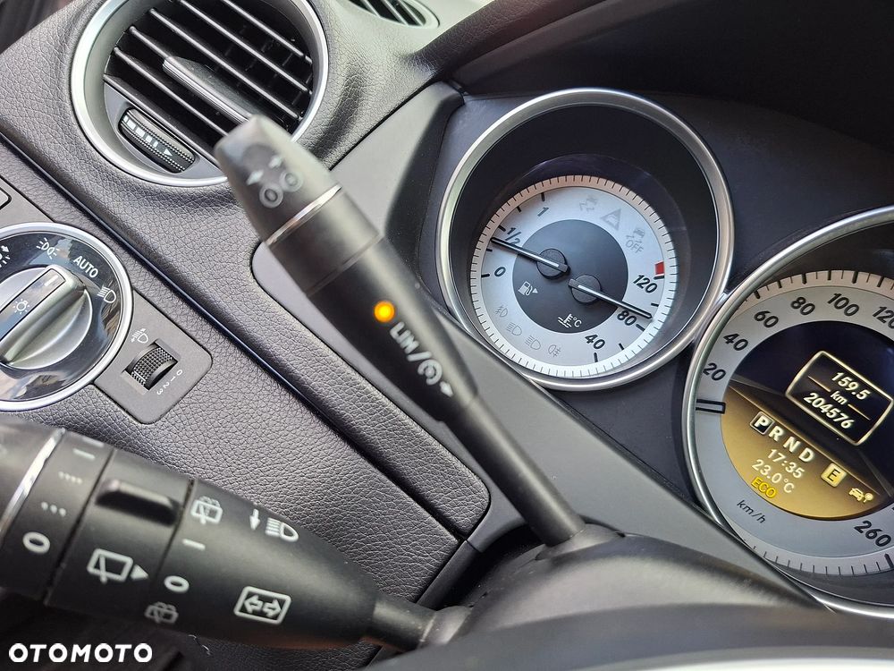 Mercedes-Benz Klasa C 180 CGI Automatik BlueEFFICIENCY Avantgarde - 33