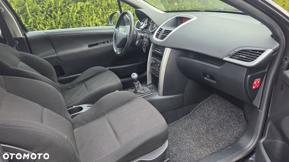 Peugeot 207 2010 photo 2