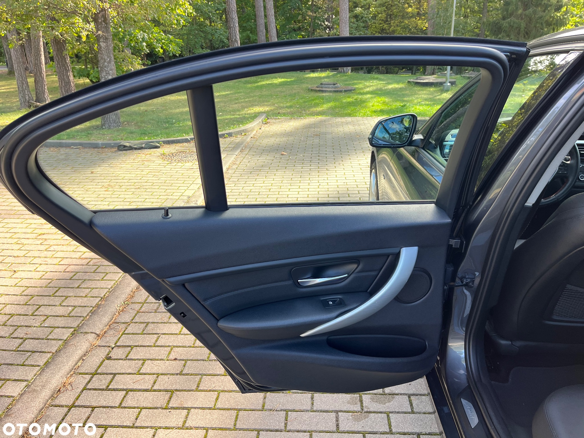 BMW Seria 3 318d Touring Sport Line - 15
