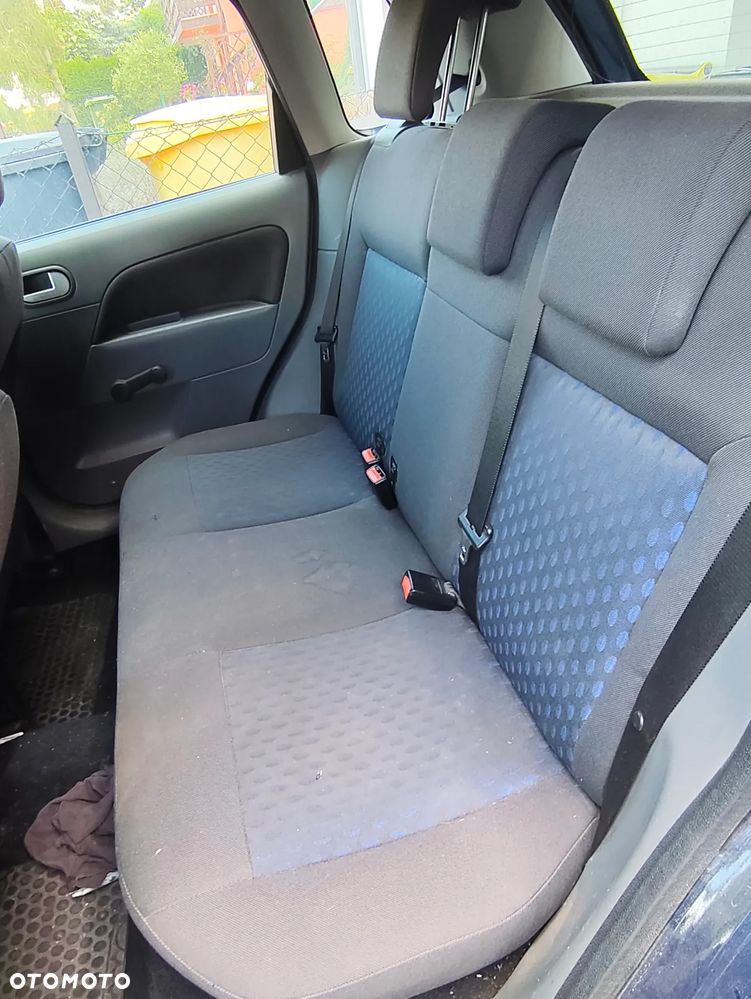 Ford Fiesta - 10