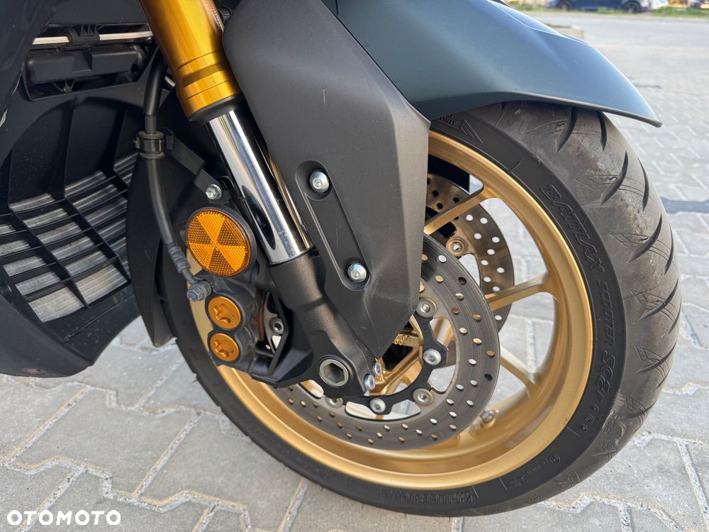Yamaha Tmax - 22
