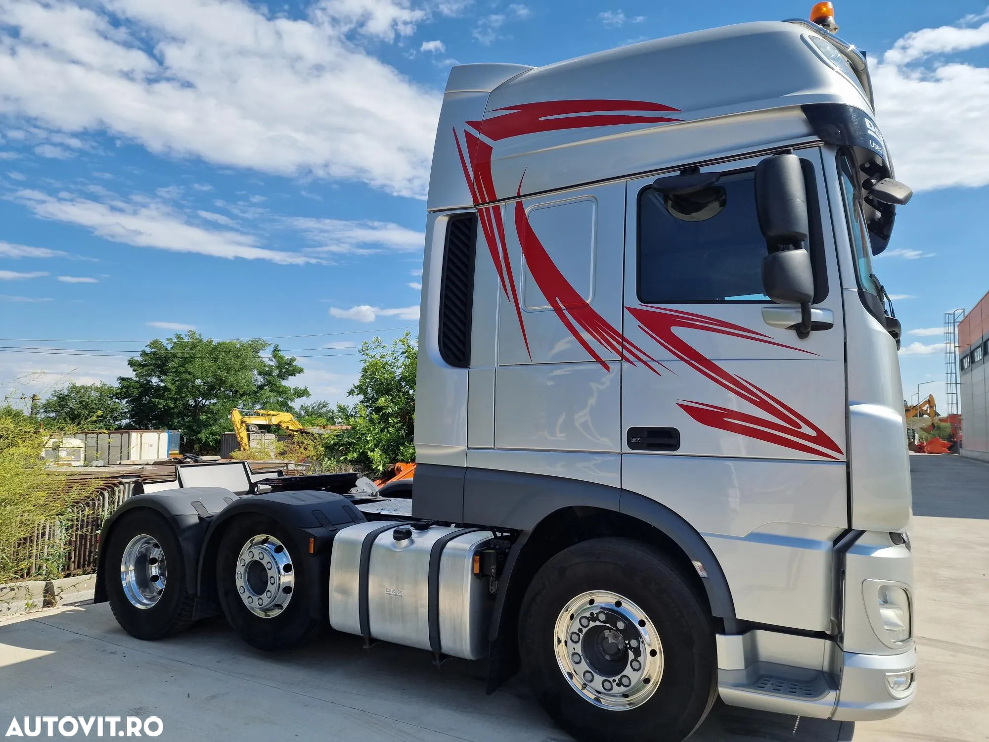 DAF XF 530 6x2, axa liftabila, RETARDER, Super Space 41900 eur+Tva, 12,9l, 2 girofaruri, proiectoare, faruri ceata, Frigider, Aer cond stationare, Anv balon puntea fata, Anv 80% ok, posibilitate leasing 4 ani,  50t cu trailer 3 axe,PROMOTIE 41900 EUR+Tva - 4