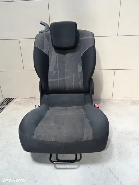 FOTEL PRAWY TYŁ RENAULT SCENIC II NR70