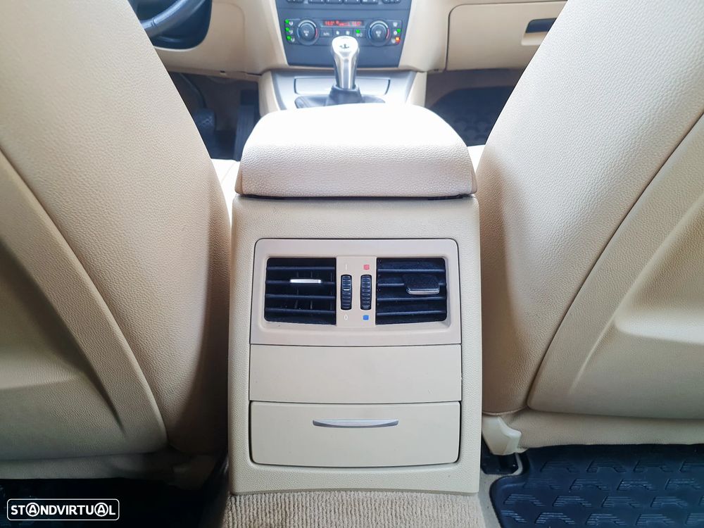 BMW 320 d Exclusive - 31
