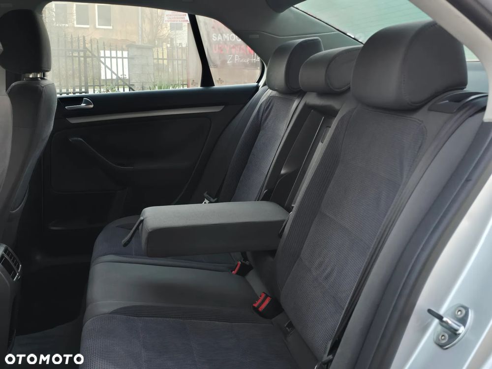 Volkswagen Jetta 1.6 United - 21