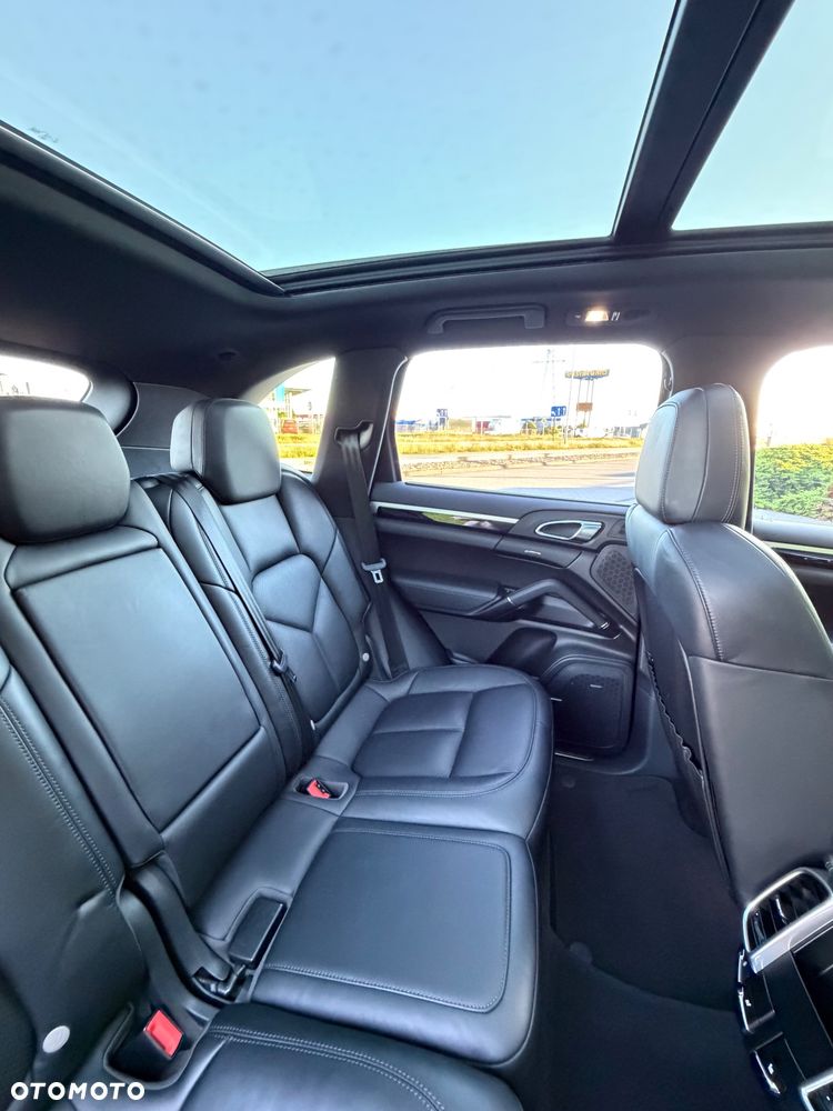 Porsche Cayenne - 19