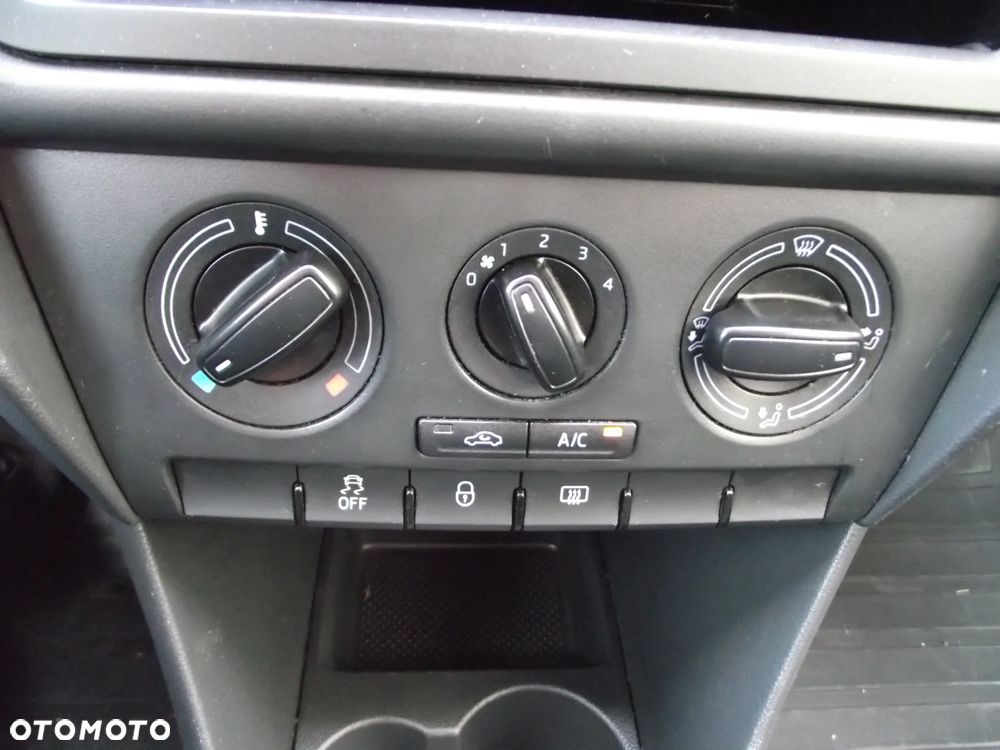 Skoda RAPID 1.2 TSI Ambition - 27