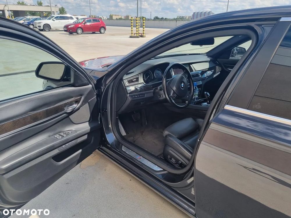 BMW Seria 7 750i xDrive - 11
