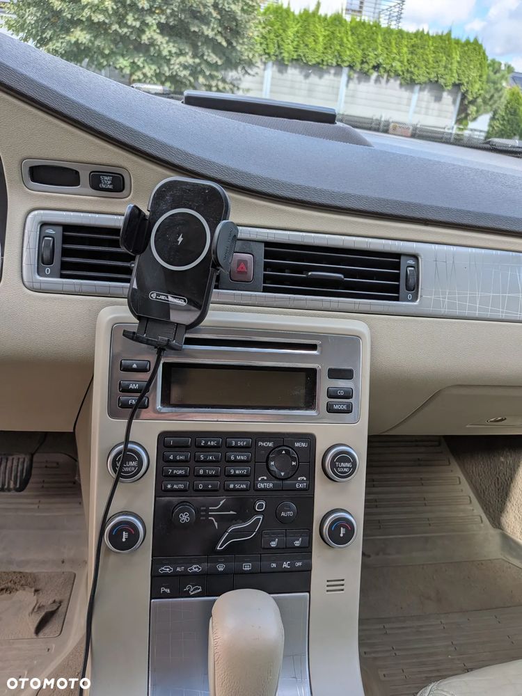 Volvo XC 70 D5 AWD Momentum - 8