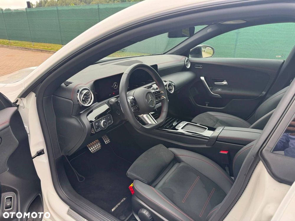 Mercedes-Benz CLA - 21