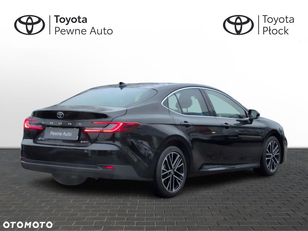 Toyota Camry - 5