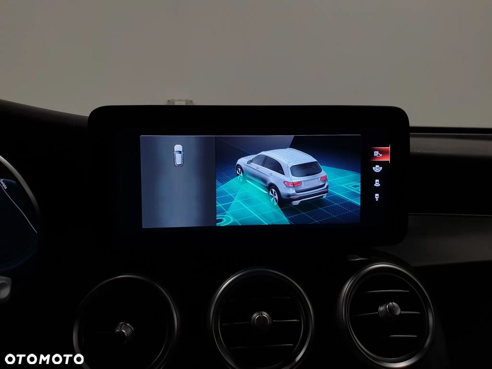 Mercedes-Benz GLC 300 de 4Matic 9G-TRONIC AMG Line Plus - 24