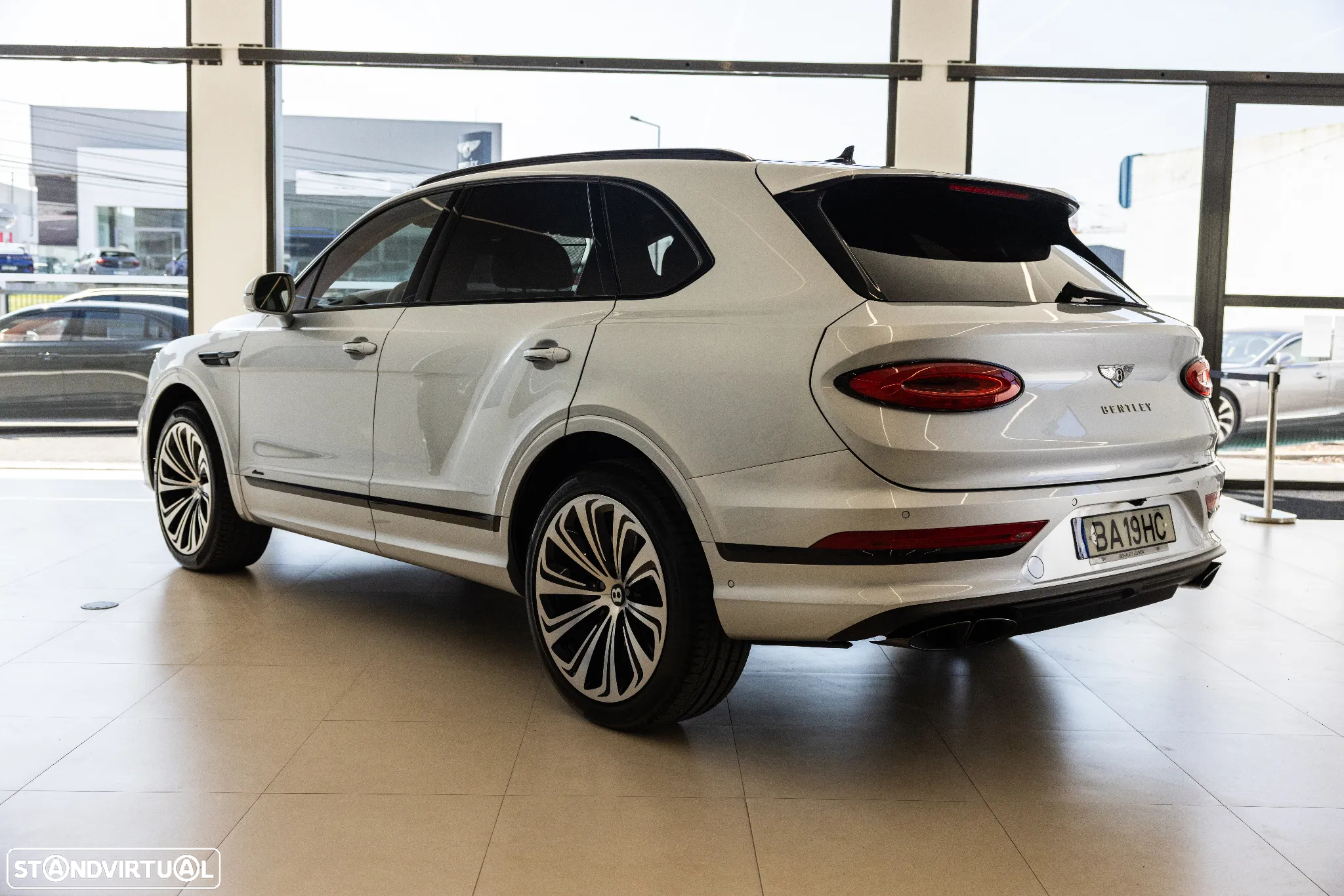Bentley Bentayga V8 Azure - 3