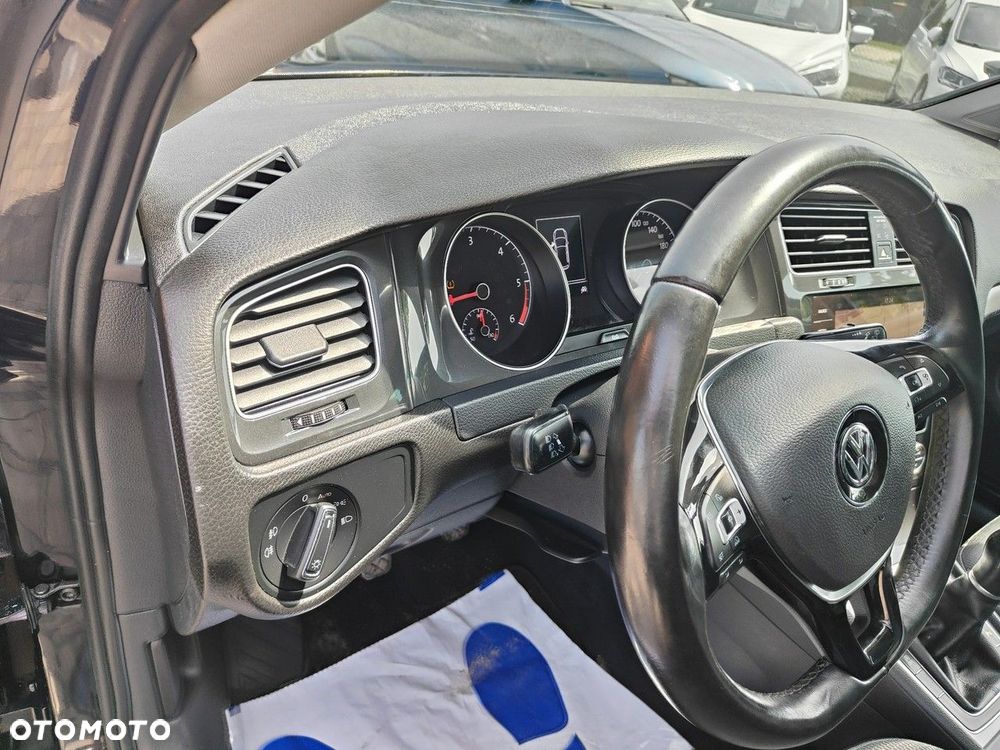 Volkswagen Golf - 15
