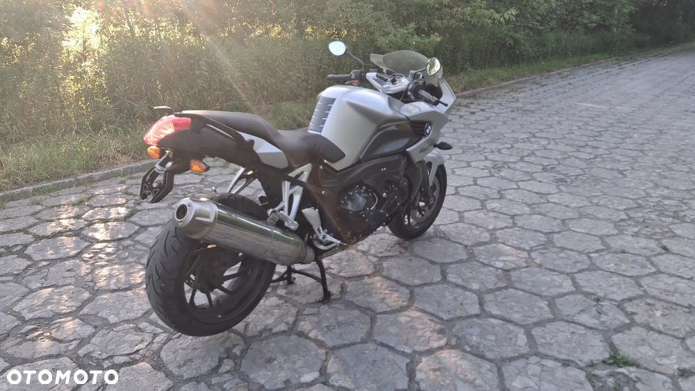 Na części Motocykl BMW K 1200 R Sport (0585,0595) silnik 1.2 16v 163 KM opona felga owiewka obudowa kanapa lusterko lampa Przełącznik Włącznik Sterownik Przewody Wiązka Instalacja Moduł Komputer Czujnik Listwa Pompa ABS Alternator Wtryski Rozrusznik Klimatyzacji Paliwa Wspomagania Kolektor Zawieszenie lagi Amortyzator Wydech Tłumik Zacisk hamulcowy chłodnica wentylator błotnik bak wspornik szybka owiewka ogon felga - 4