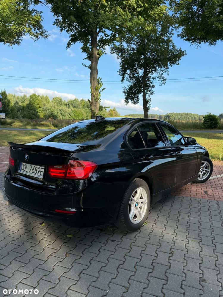 BMW Seria 3 318d Sport Line - 2