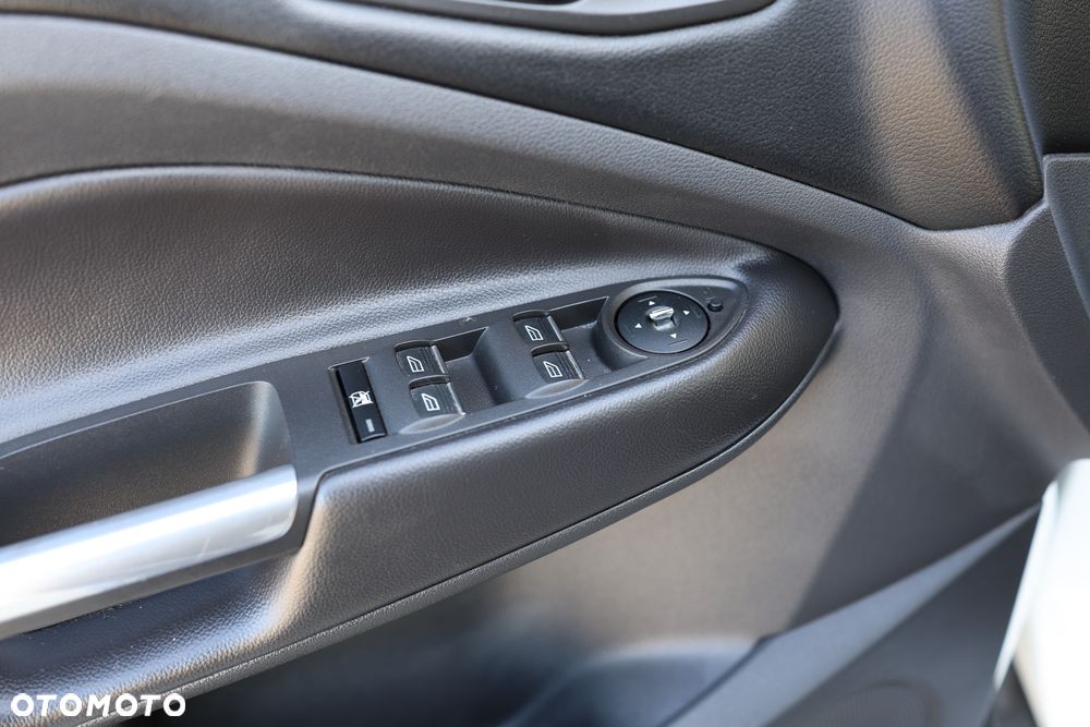Ford Kuga - 36