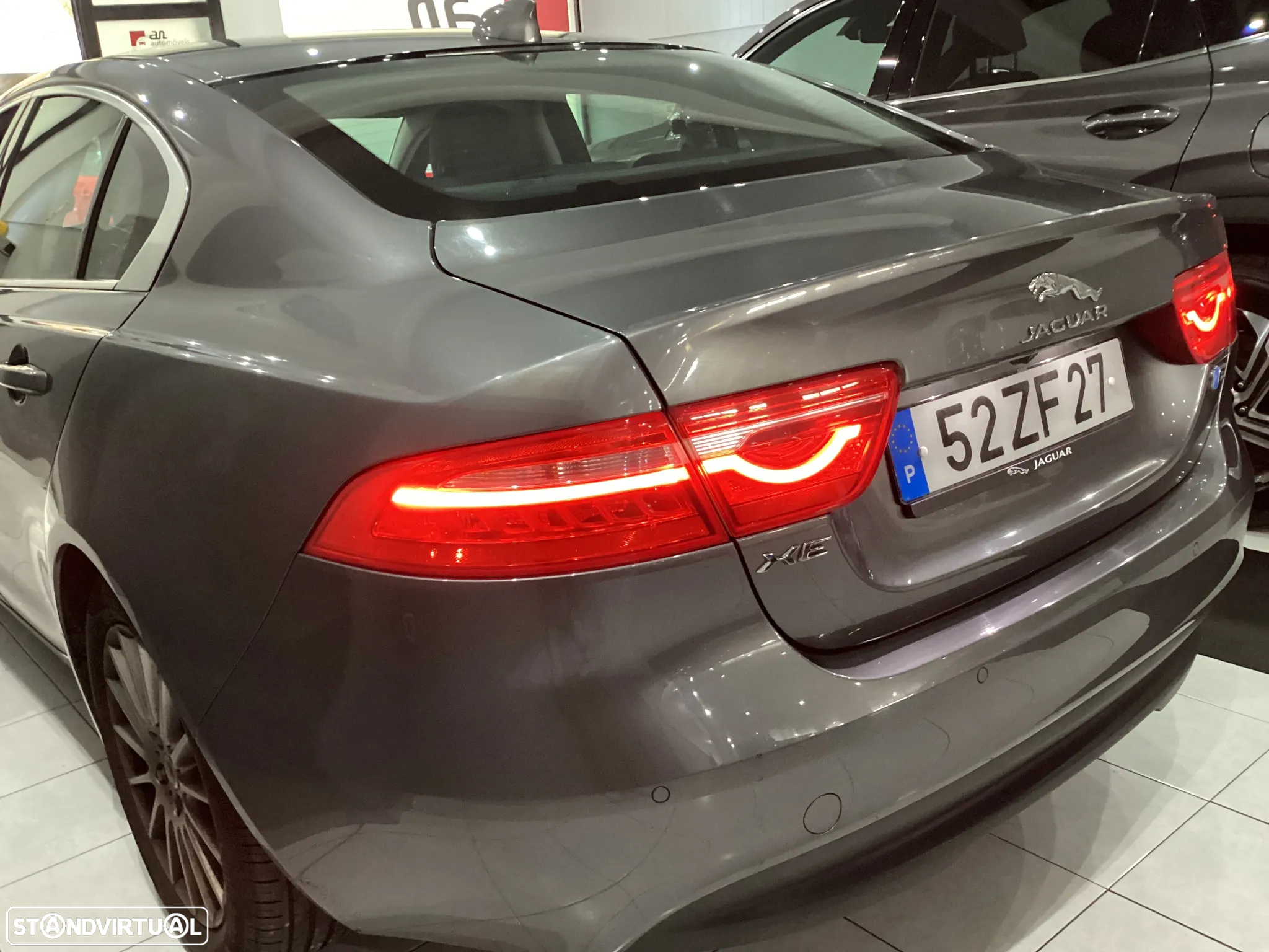 Jaguar XE - 4