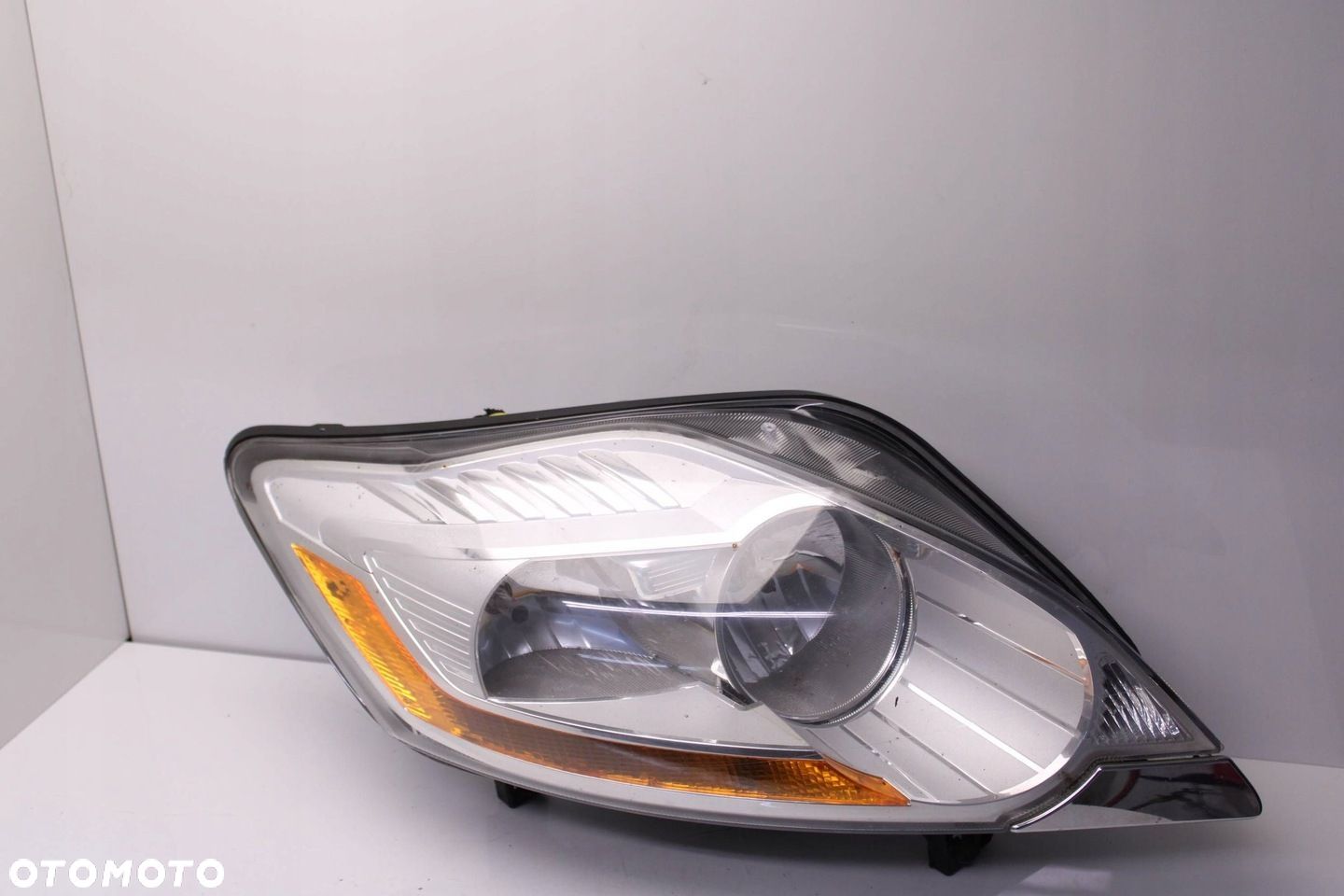 FORD KUGA MK1 08R- REFLEKTOR PRAWY LAMPA PRAWA PRZEDNIA PRZÓD - 1