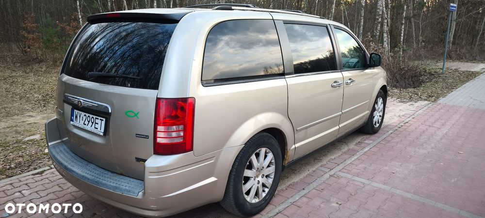 Chrysler Town & Country - 6