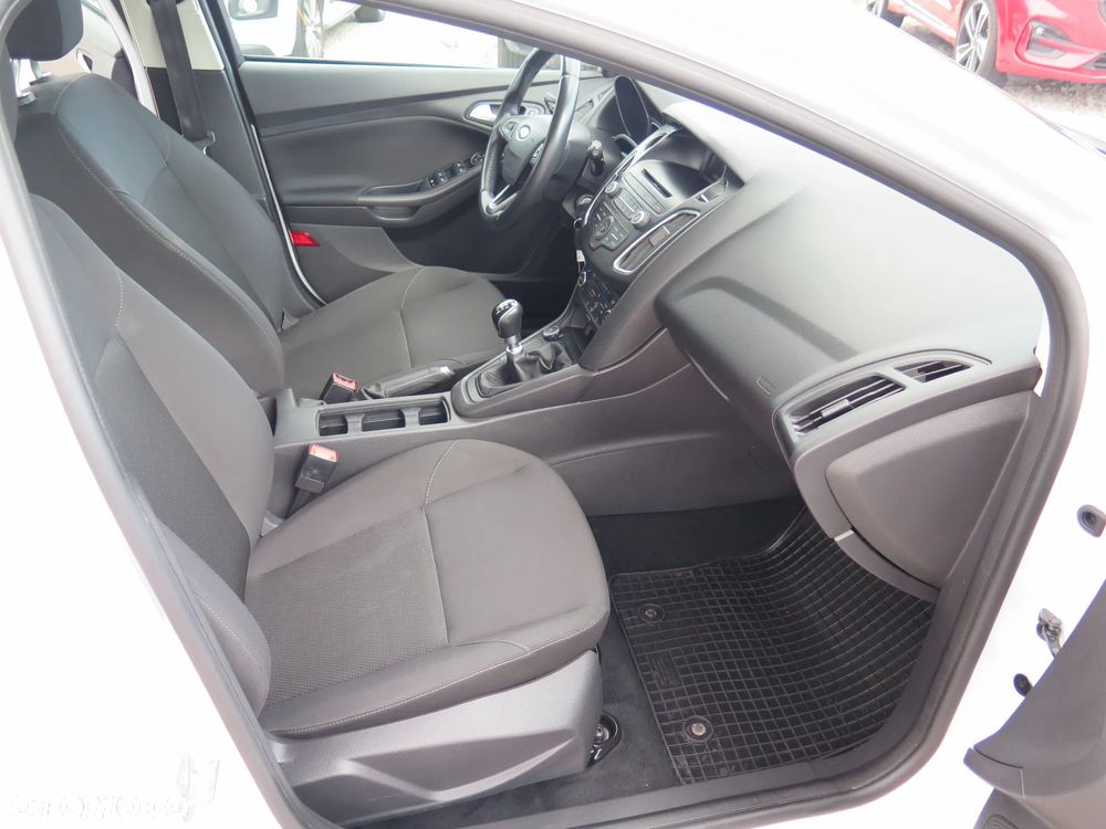 Ford Focus - 24