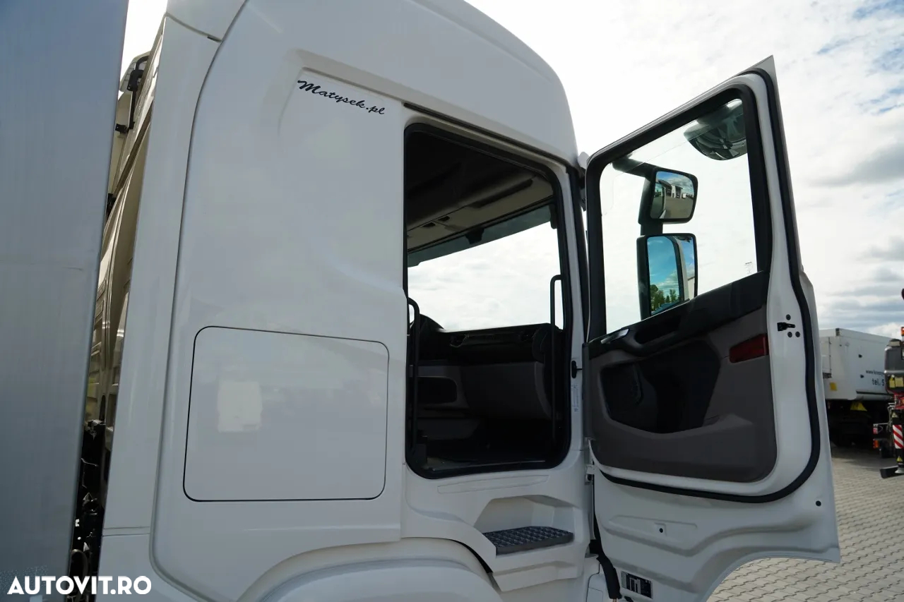 Scania R 450 / MEGA / 6x2 / CORTINĂ - 8,2 m / SOLO / PUNTE RIDICATĂ / PODEA REZISTENTĂ / NAVI / - 33