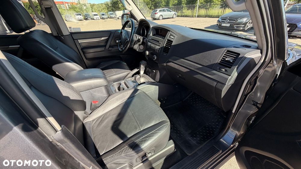 Mitsubishi Pajero 3.8 V6 Instyle - 26