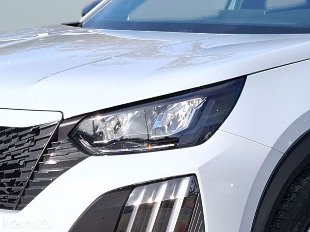 Peugeot 2008 1.2 PureTech Active — photo 3