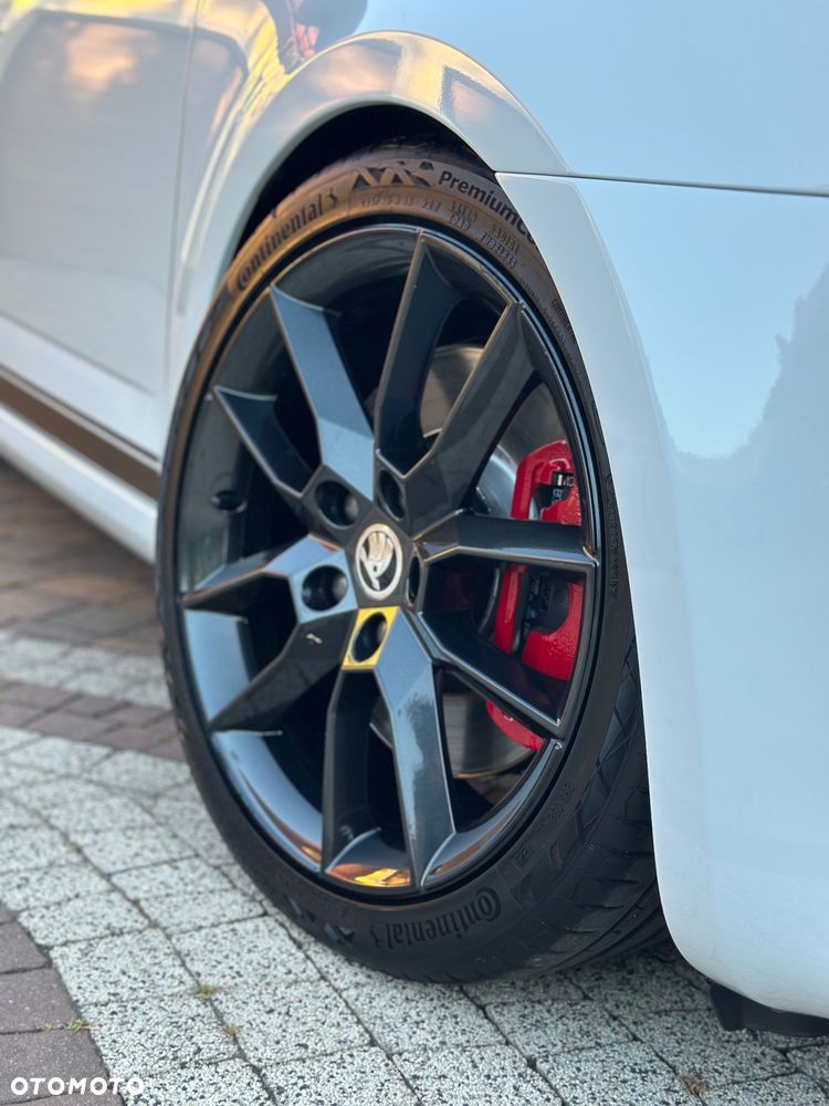 Skoda Octavia 2.0 TSI RS DSG - 8