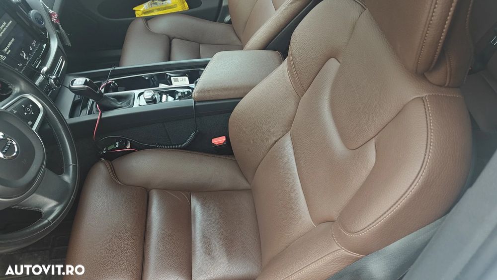 Volvo XC 60 D4 AWD Momentum Pro - 5